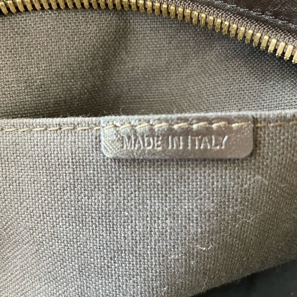 AUTHENTIC Burberry Hand Bag. Made in Italy.
